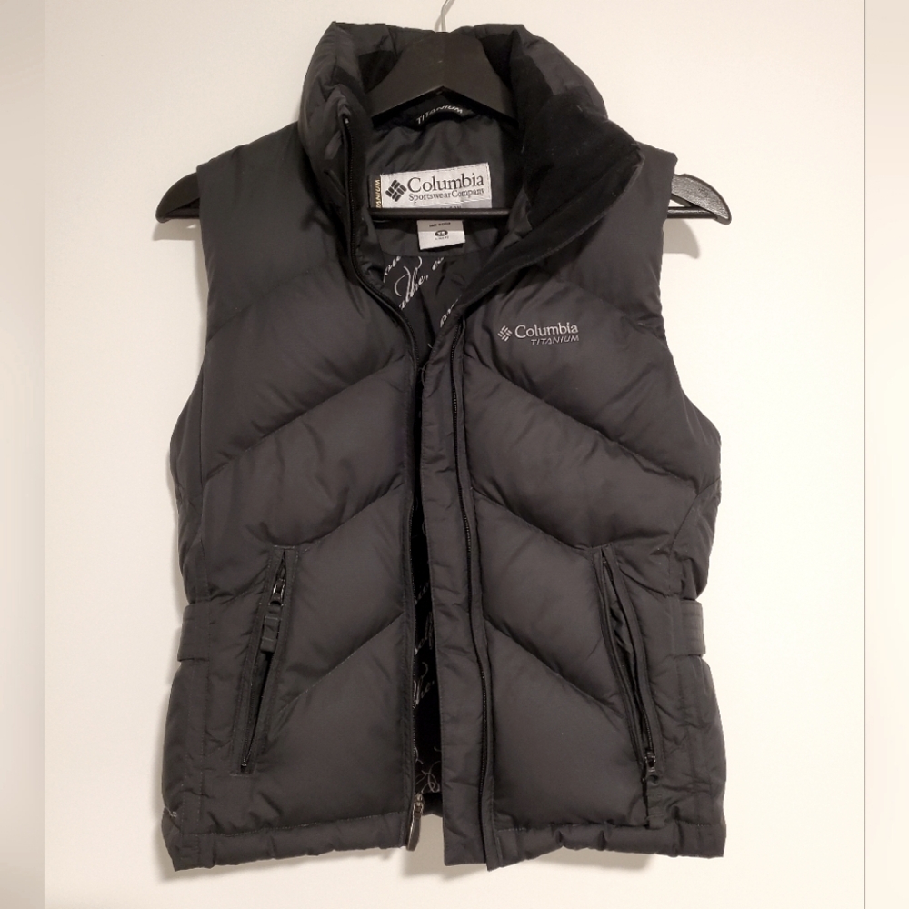 Columbia Titanium Black Puffer Vest size XS